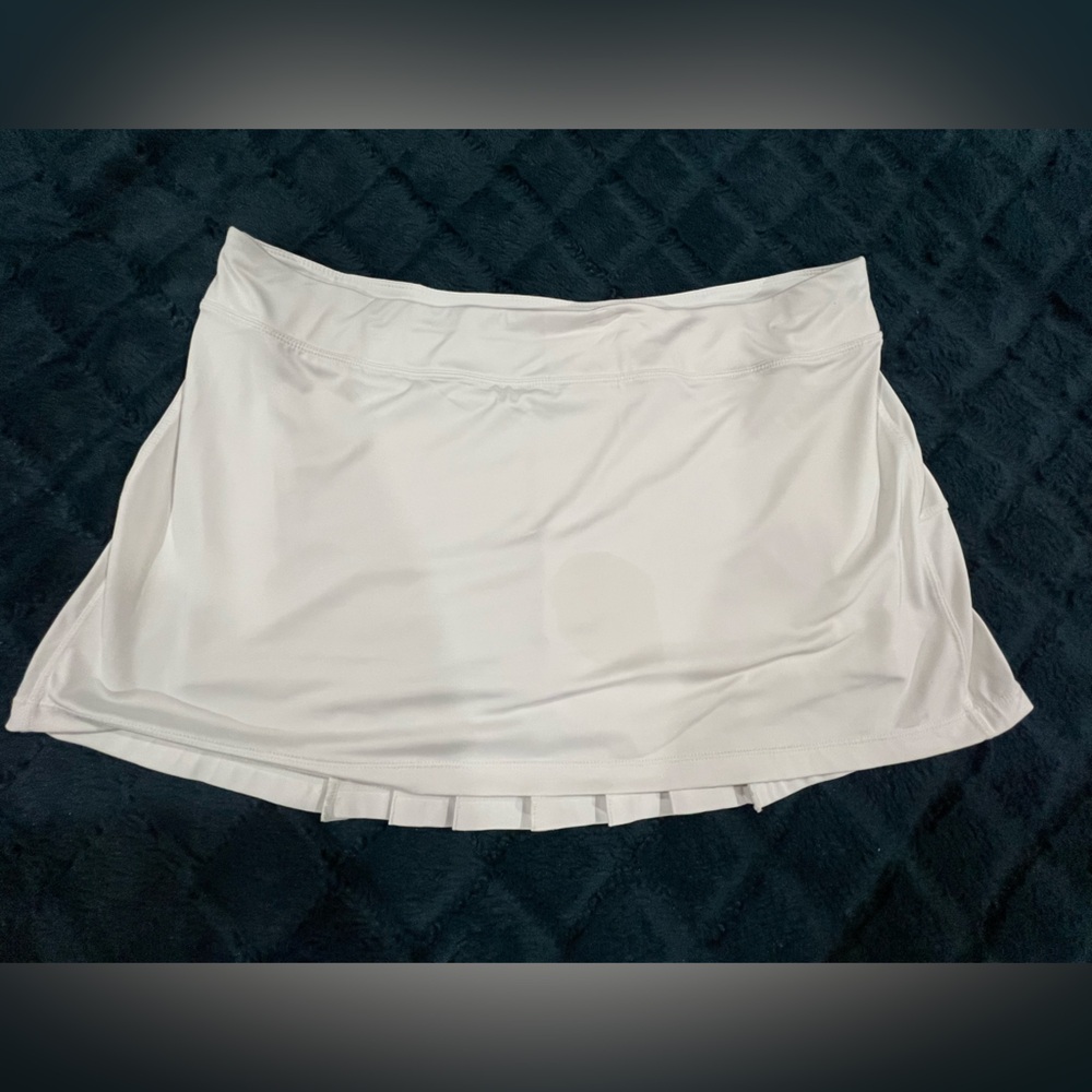 Xersion White Mini Skater Skirt with Pleats